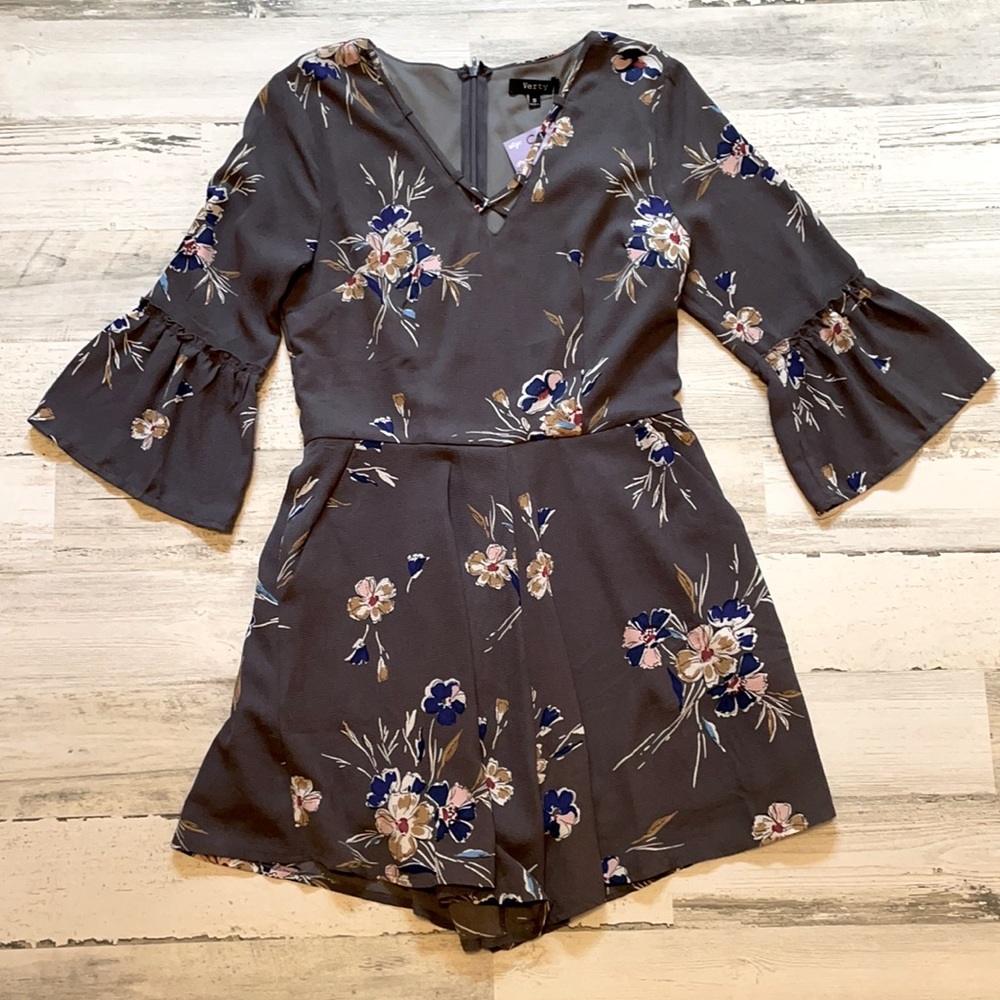 NWT Gray Floral Shorts Fall Romper - Picture 1 of 4